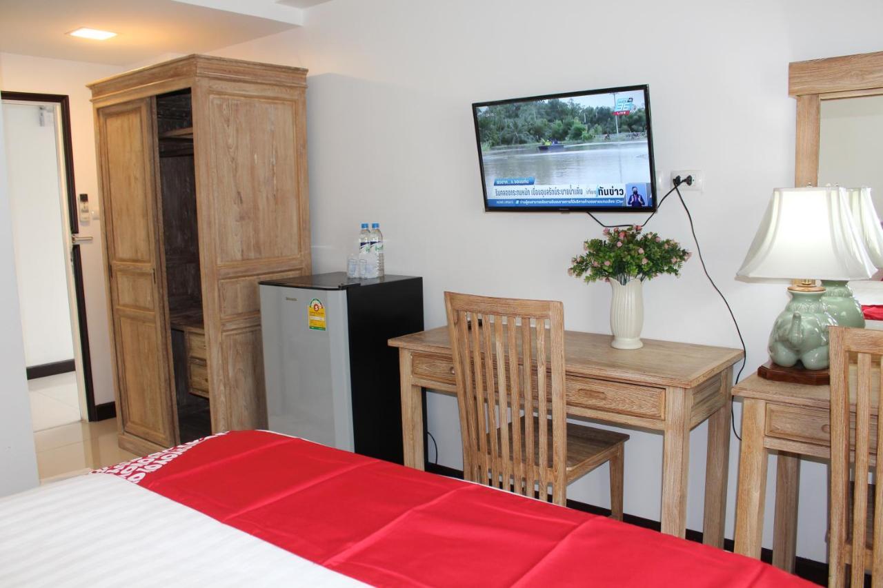 Oyo 75409 Premium The Family Hotel Чиангмай Экстерьер фото
